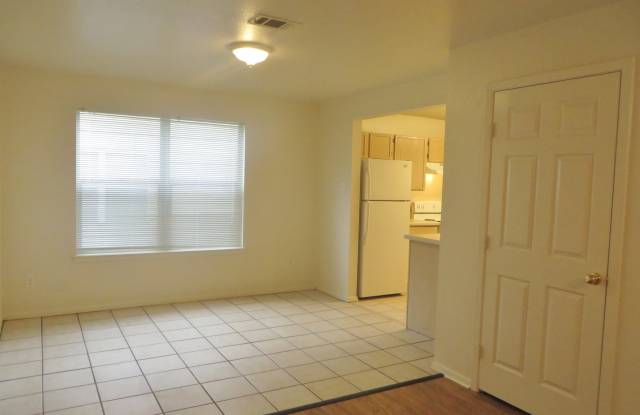 2 Bedroom 2 Bathroom Unit In Georgetown Gallery 4