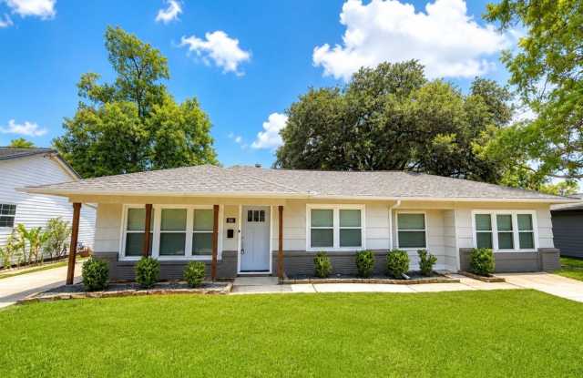 Stunning Recently Remodeled (from the studs out) 3/1/2 Home in Lake Jackson photos photos