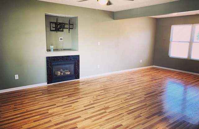 Beautiful Home in an Established Neighborhood with Open Floor Plan and Detached Garage Gallery 4