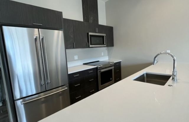 Luxury 2 bed 2 bath on the 2nd floor to view the Mountains!! Gallery 3