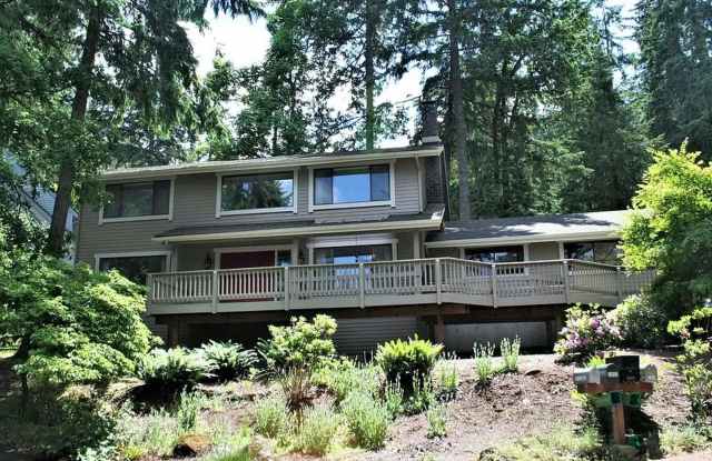 Lovely South Hills home, 4BD/3BA, Available early June! photos photos