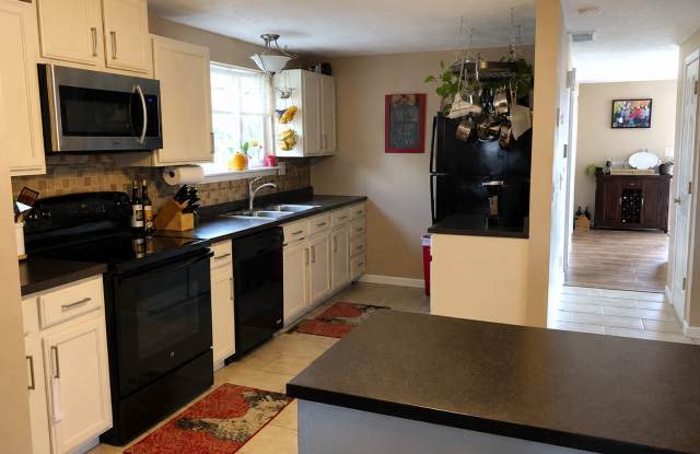 Beautiful 4 Bedroom Available in Rossborough photos photos