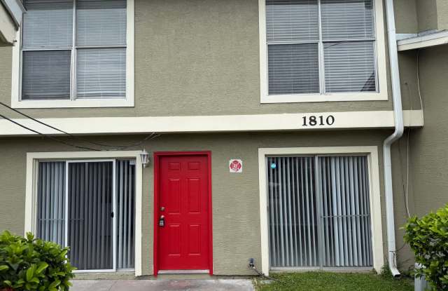 Spacious 2 Bedroom Orlando Condo with Water Included – Available Now! Gallery 3