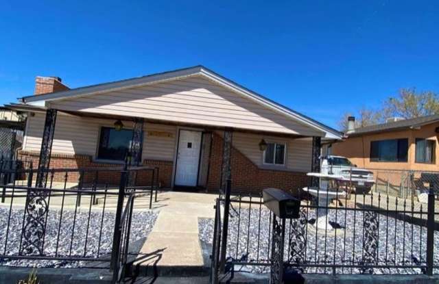 Charming 3 bed 1 bath home in Pueblo - $1700 photos photos