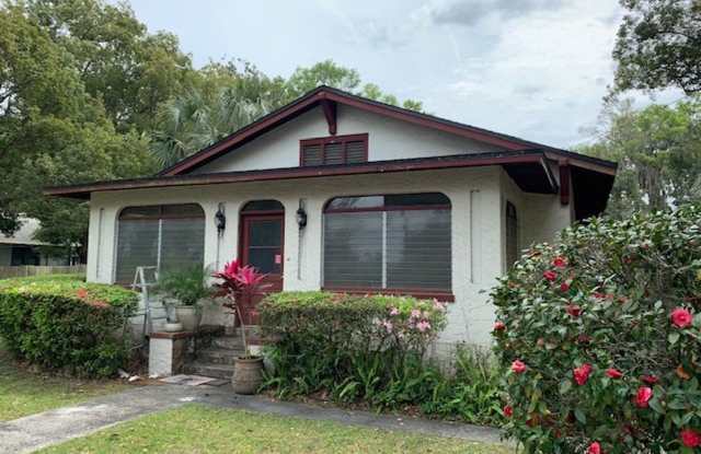 Beautiful 3 Bedroom, 1 Bathroom House - 227 Northwest 13th Avenue, Gainesville, FL 32601