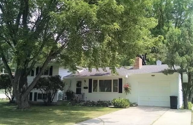 2505 Evergreen Rd N photos photos