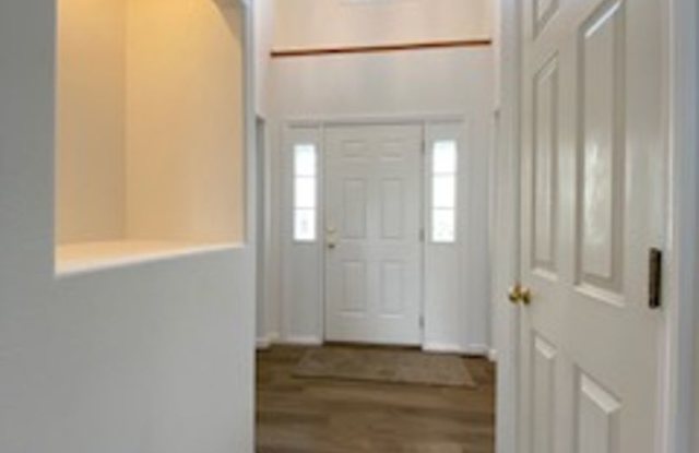 $200 OFF FIRST MONTH RENT - A Gorgeous 3 Bedroom- Single Family Home in Goshen - 113 Redspire Boulevard, Goshen, IN 46526