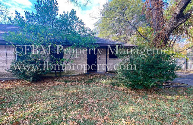 Coming Soon - 202 N 23 1/2 St - Cozy 2 Bedroom, 1 Bathroom With Fenced Yard in Corsicana TX! photos photos