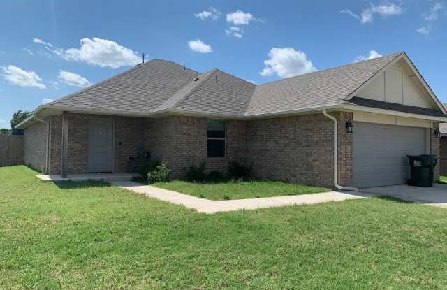 Very Nice 4 Bedroom 2 Bath Home in Yukon Schools photos photos
