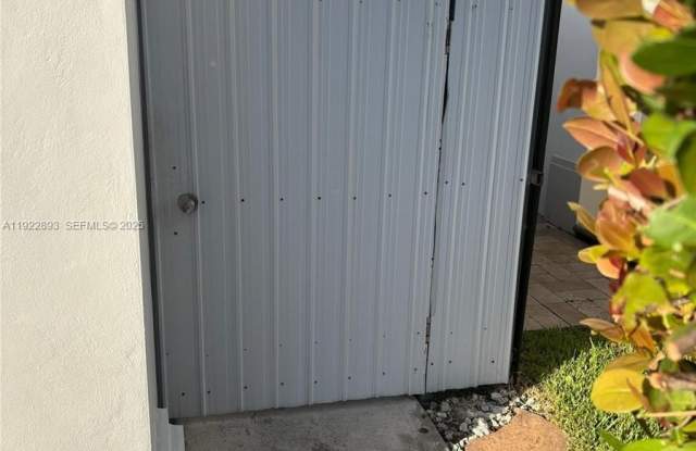 15535 SW 10th St photos photos