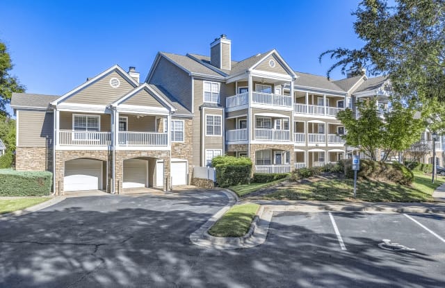 Affordable Housing - Elan at Mallard Creek Apartment Homes Gallery 4
