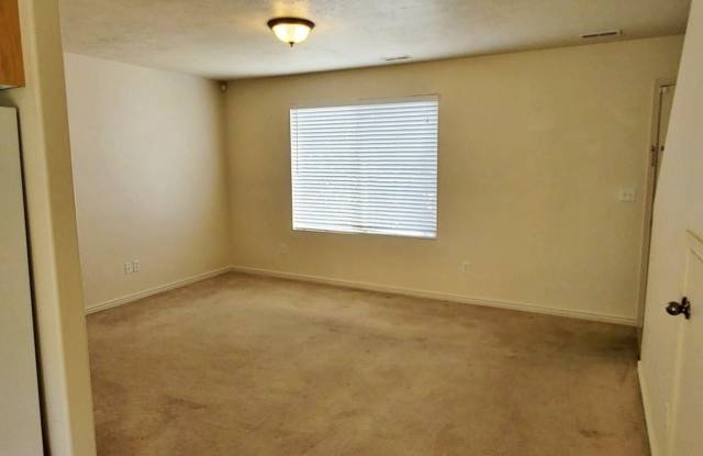 2037 E Lee Way Cir Gallery 2