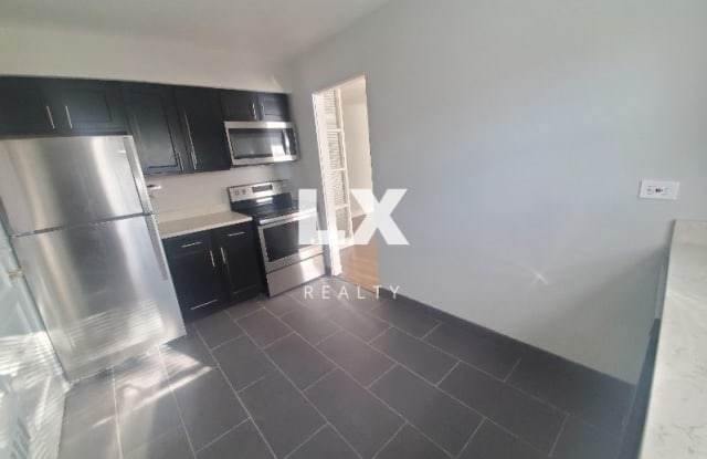 7357 N Sheridan Rd - 7357 N Sheridan Rd, Chicago, IL 60626