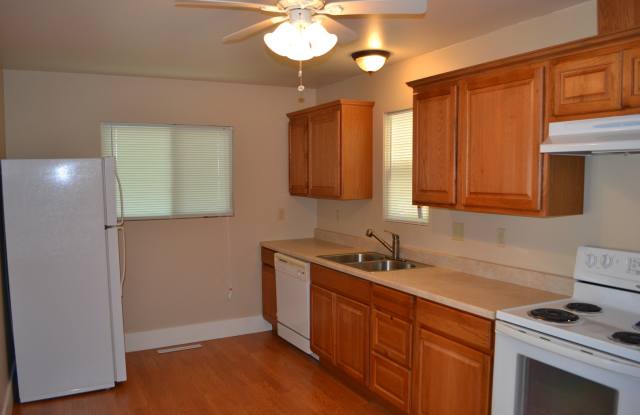 Nice 2 bedroom home for rent in Clay Center Gallery 3