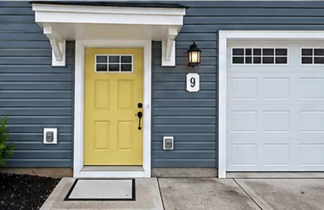 Modern Townhome with Attached Garage, Granite Kitchen & Private Deck Gallery 1