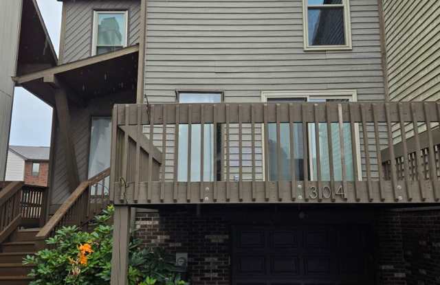 Monroeville Townhome for rent - 304 Spring Run Drive, Monroeville, PA 15146