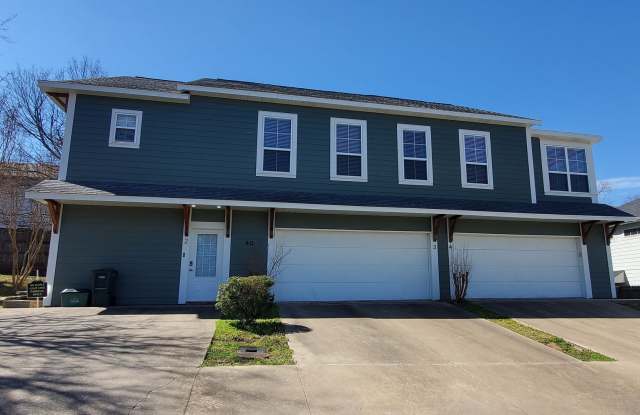40 E Maple Street #3 Fayetteville, AR- 2 Bedroom / 2 Bathroom Townhome - ASK ABOUT OUR CASHLESS SECURITY DEPOSIT OPTION photos photos 40 E Maple Street #3 Fayetteville, AR- 2 Bedroom / 2 Bathroom Townhome - ASK ABOUT OUR CASHLESS SECURITY DEPOSIT OPTION photos photos