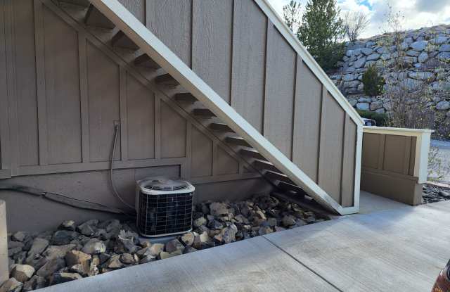 Tri Level Townhome in N. Reno beautiful mountain views! Gallery 3