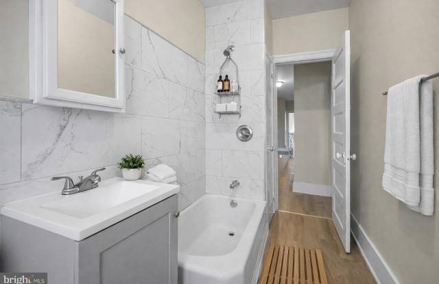 5723 SPRUCE ST unit: 2 photos photos