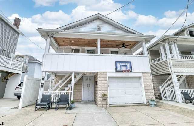200 N Sacramento Ave photos photos