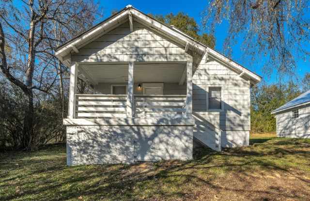 Charming Jasper Home with Modern Upgrades and Covered Porch! - 908 D Street, Jasper, AL 35501