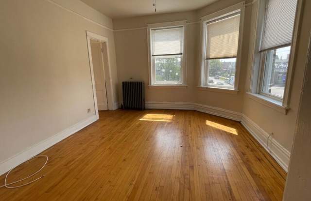 4424 W. Armitage 2W Gallery 2