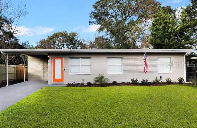 407 E CRYSTAL LAKE STREET - 407 E Crystal Lake Street, Orlando, FL 32806