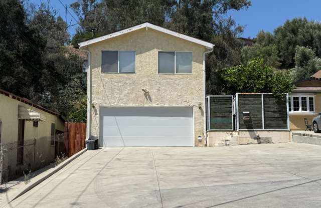 Charming Highland Park Retreat | Spacious 3BD/3BA on a Cul-de-Sac Gallery 1