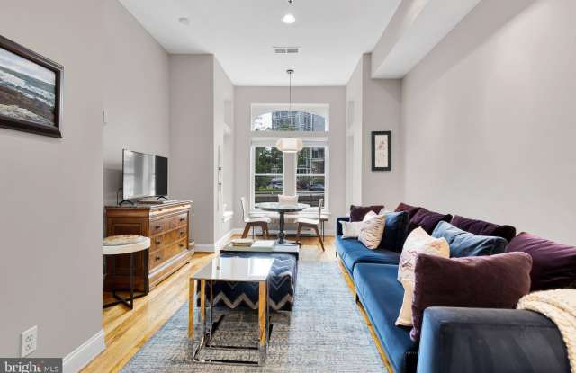 2201 K Street NW unit: 4 photos photos