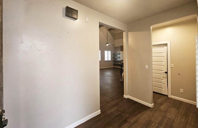 13185 TIVERTON Road Gallery 4