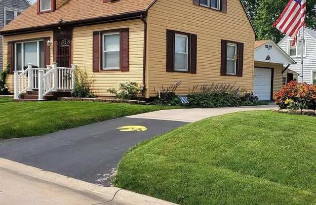 1128 28th St. Bettendorf, IA 52722 - 1128 28th Street, Bettendorf, IA 52722