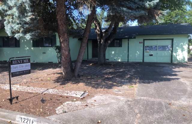 Spacious 3 Bedroom Home with Retro Charm! photos photos