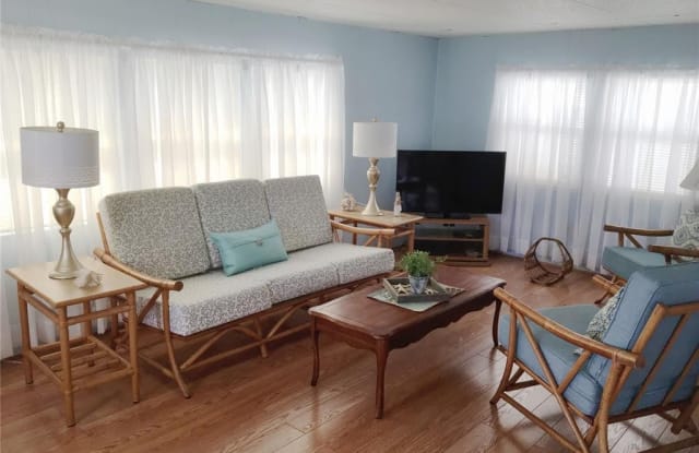 7158 MOUNT BRISTOL BOULEVARD NE Gallery 3