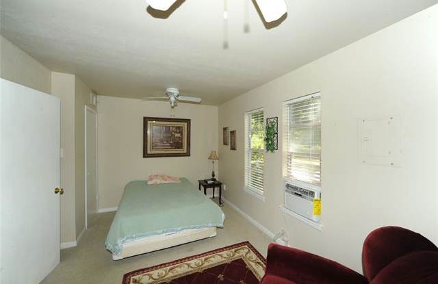 1915 Brookview Drive Gallery 4