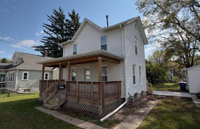 Modern & Updated 3 Bedroom 1.5 Bathroom Home For Rent Gallery 1