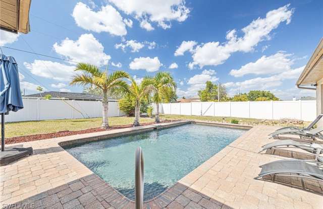 1628 Country Club Boulevard SE photos photos