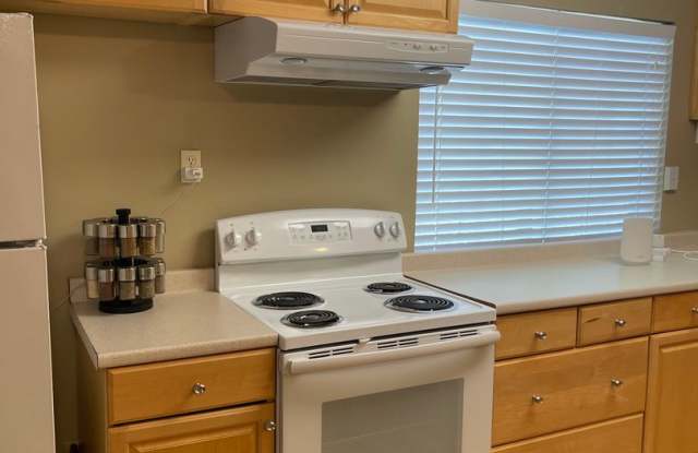 Oroville Studio, Kelly Ridge Shared Pool with pool service, Washer/Dryer hookups Gallery 3