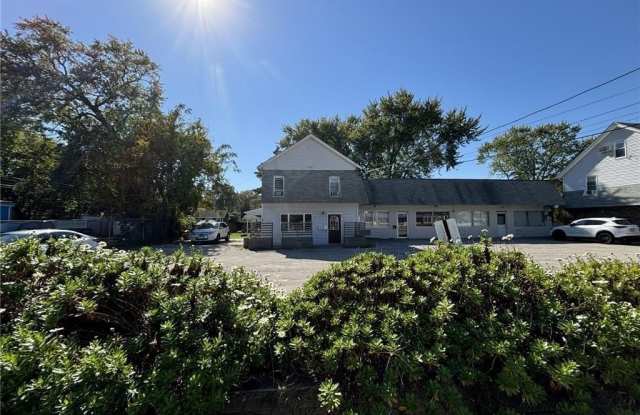 865 West Shore Road - 865 West Shore Road, Warwick, RI 02889