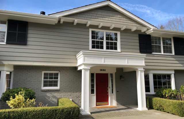 Elegant and Luxury home in Medina, 5 bedrooms, 3.25 baths with 3 car garage photos photos