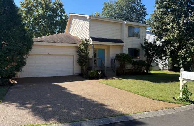 Bellevue!  2 Bedroom / 2 Bath House w/ Loft!  Renovated - Pet Friendly - 431 Belle Pointe Drive, Nashville, TN 37221