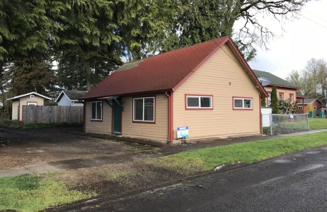 313 N Blaine St - 313 N Blaine St, Newberg, OR 97132