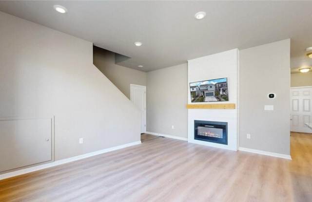 1933 Villageview Ln Gallery 3