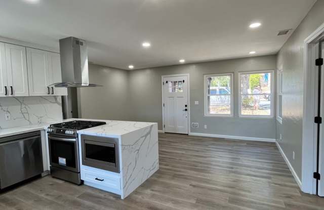 Brand New Remodeled 3Bed 2Bath Home With a Huge Backyard Gallery 3