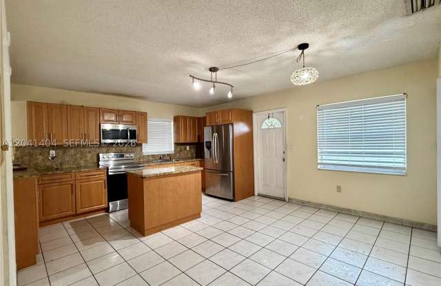 913 NW 22nd Pl photos photos