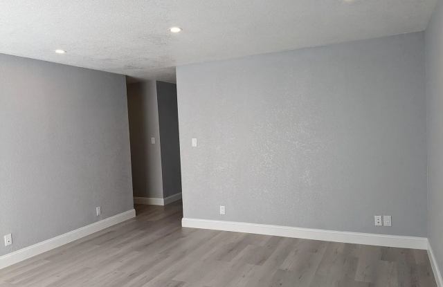 Beautiful 4 Bedroom Home with Fenced Yard & Incredible View Gallery 4