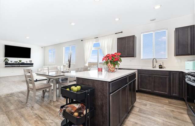 382 Hemlock Lane Gallery 3