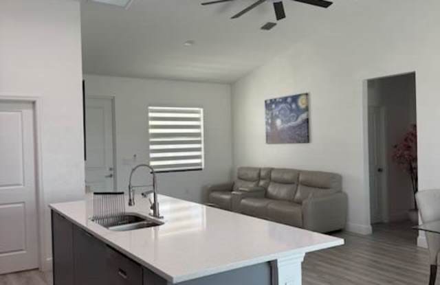 8041 Sherwood Circle E Gallery 3