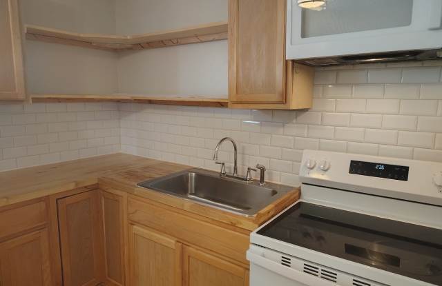 602 South Woody Drive Apt BApartment B Gallery 2