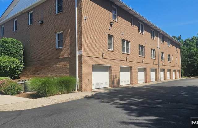 105 Newark Pompton Gallery 3