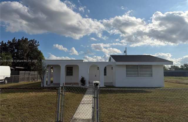 9970 SW 40th Ter - 9970 Southwest 40th Terrace, Olympia Heights, FL 33165